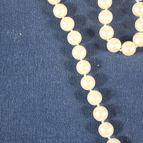 Chico's Extra Long 66" Flapper White Knotted Faux Pearl Unisex Eternity Necklace - Picture 15 of 16